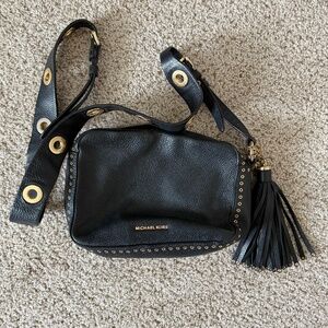 Michael Michael Kors Brooklyn Camera Bag – Chic & Trendy!